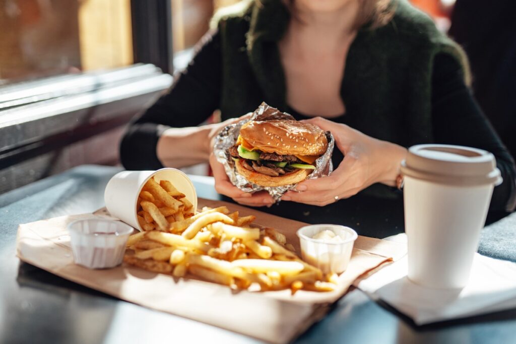 o-que-acontece-com-o-corpo-se-voce-extrapolar-calorias-todos-os-dias