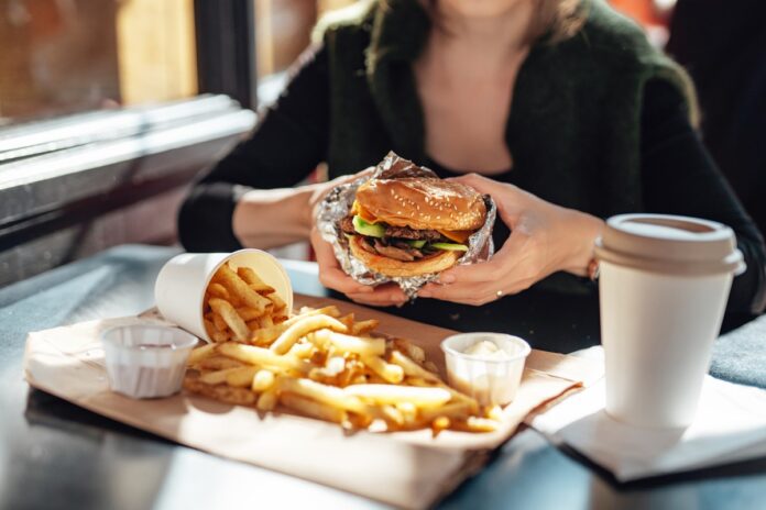 o-que-acontece-com-o-corpo-se-voce-extrapolar-calorias-todos-os-dias