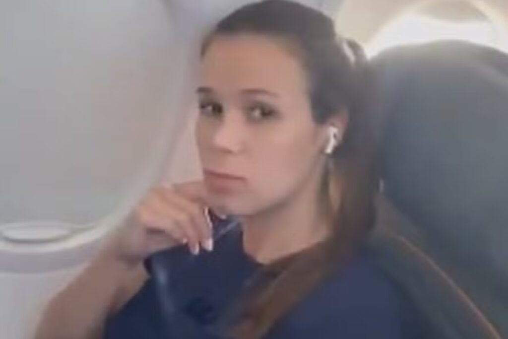 nao-foi-a-mae!-responsavel-por-confusao-em-aviao-finalmente-aparece
