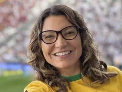 janja-recebe-homenagem-com-poesia-e-gritos-de:-“guerreira-do-povo-brasileiro”
