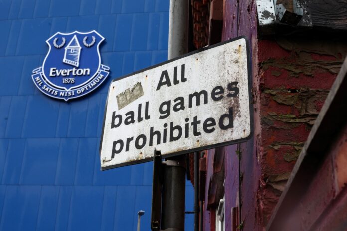 classico-entre-everton-x-liverpool-e-adiado-apos-tempestade