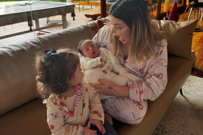 mae-de-viih-tube-atualiza-estado-de-ravi-e-mostra-imagem-do-bebe