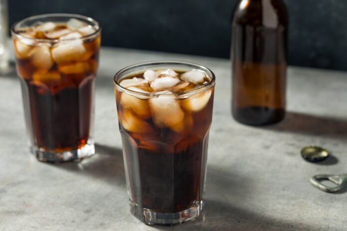 habito-de-beber-refrigerante-aumenta-risco-de-derrame,-mostra-estudo