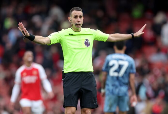 arbitro-que-xingou-liverpool-e-apareceu-com-po-branco-e-demitido