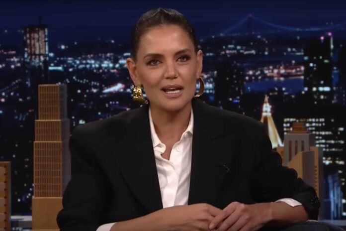 ‘chega!’,-katie-holmes-se-irrita-com-a-imprensa-e-defende-a-privacidade-da-filha
