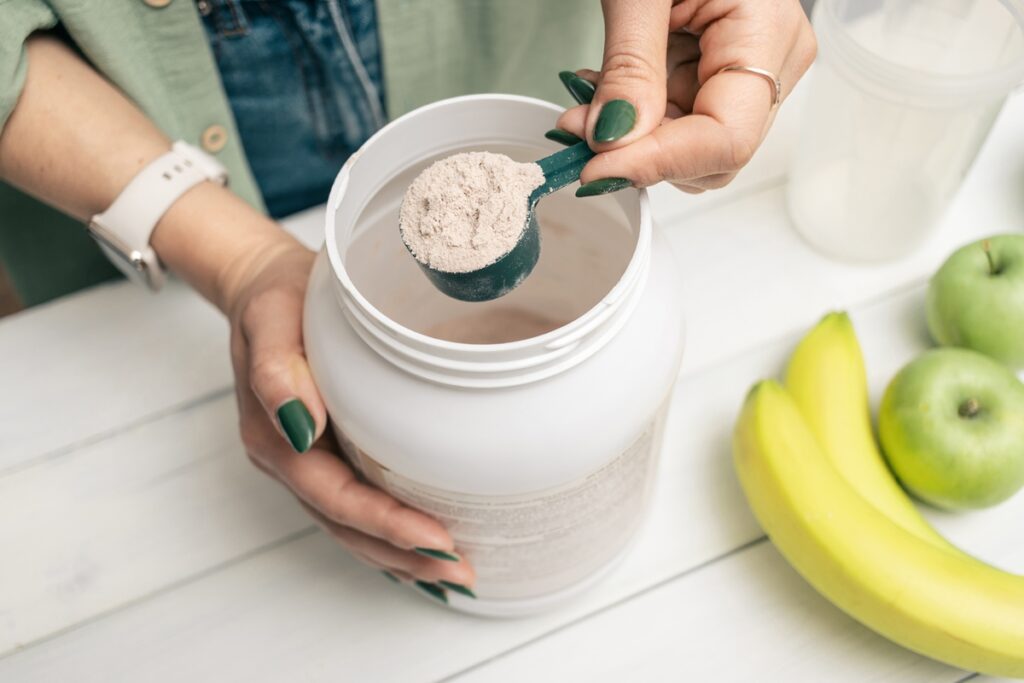 whey-protein:-o-que-acontece-se-voce-exagerar-no-suplemento-todo-dia