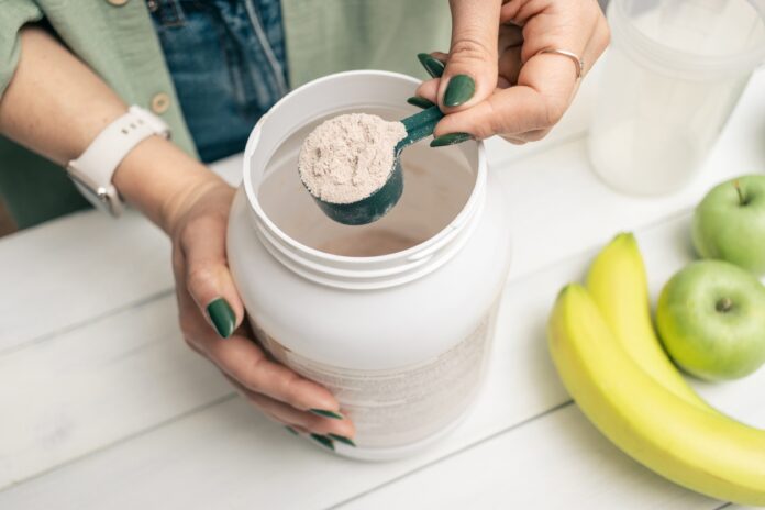 whey-protein:-o-que-acontece-se-voce-exagerar-no-suplemento-todo-dia