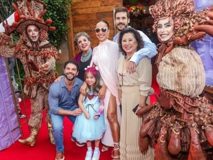 zoe-sato-comemora-aniversario-de-6-anos-com-festao-tematico;-veja-fotos