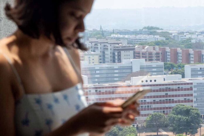 censo-2022:-86,4%-da-populacao-vive-em-imoveis-com-acesso-a-internet