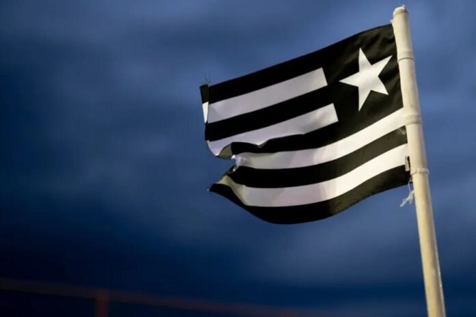caminhao-com-camisas-do-botafogo-avaliadas-em-r$-2-milhoes-e-roubado