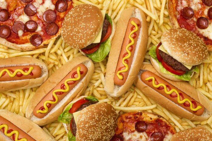 estudo-revela-quantos-minutos-de-vida-sao-perdidos-ao-comer-junk-food