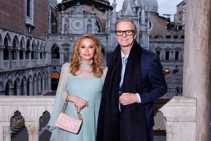 pais-de-paris-hilton-celebraram-seu-45o-aniversario-de-casamento