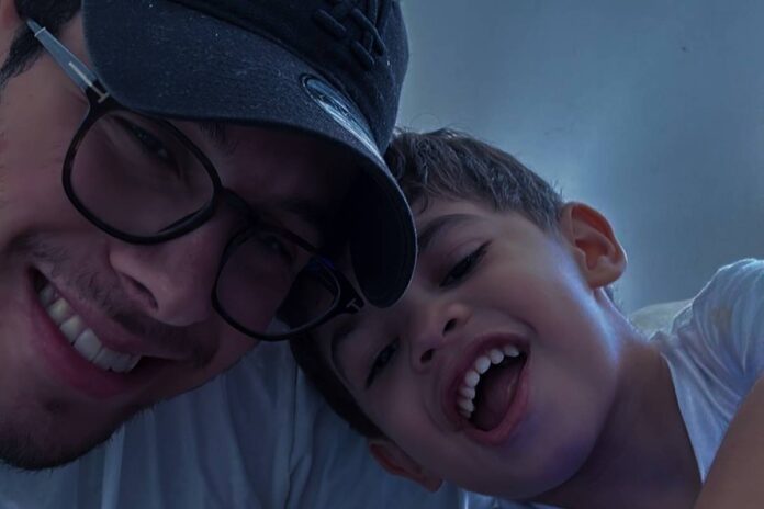irmao-de-marilia-mendonca-comemora-5-anos-de-leo:-“meu-ponto-de-paz”