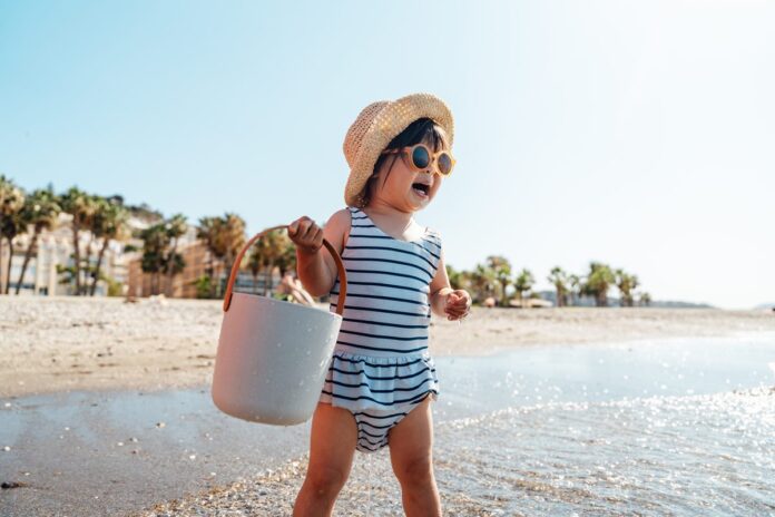criancas-devem-usar-oculos-de-sol-durante-o-verao?-entenda!