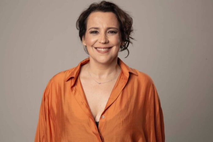 ana-beatriz-nogueira-deixa-mania-de-voce-por-motivo-de-saude