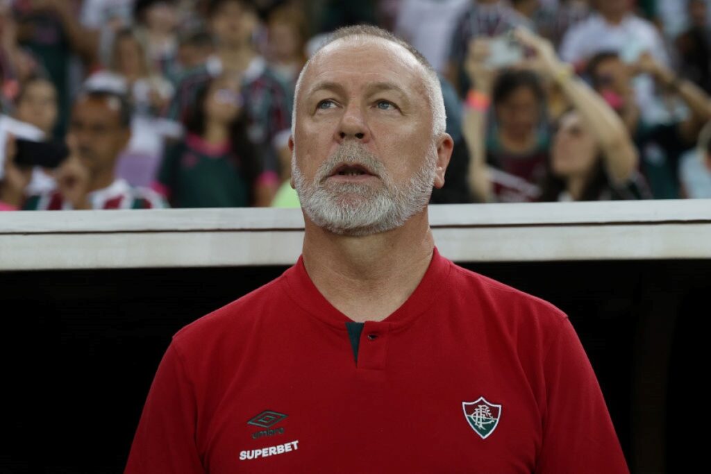 ele-fica!-mano-menezes-renova-com-o-fluminense-para-2025