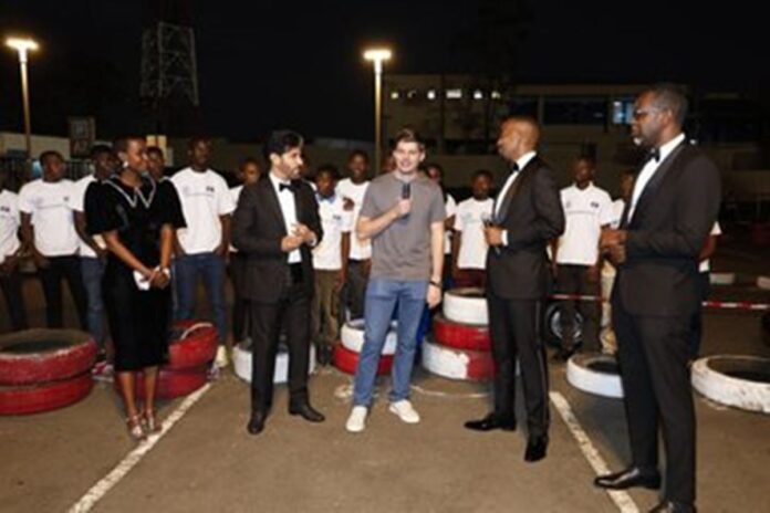 verstappen-paga-punicao-em-ruanda-por-falar-palavrao-na-formula-1