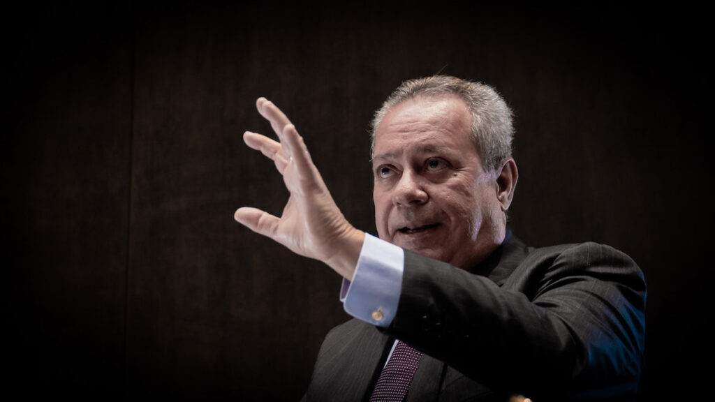 presidente-da-cni-defende-rever-gastos,-mas-critica-aumento-de-juros