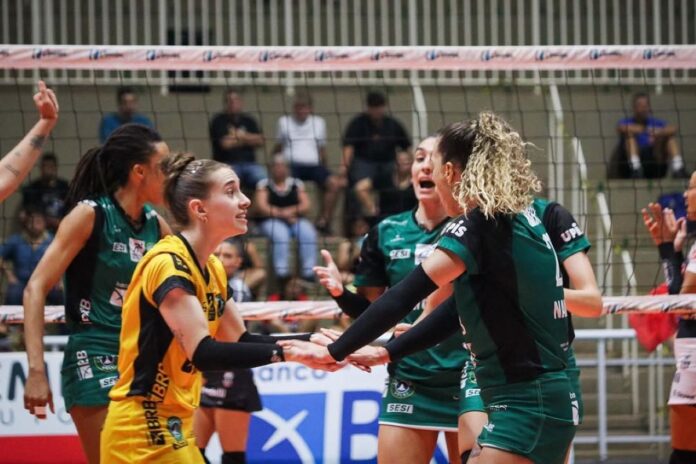 brasilia-volei-perde-fora-de-casa-e-sai-da-zona-de-classificacao