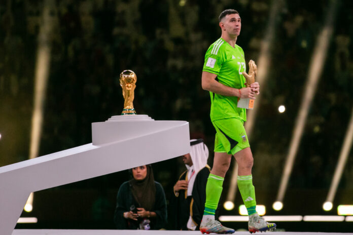 dibu-martinez-e-eleito-o-melhor-goleiro-do-mundo-pela-fifa