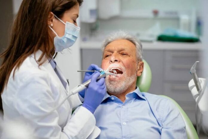 dentista-explica-a-importancia-dos-cuidados-bucais-na-terceira-idade
