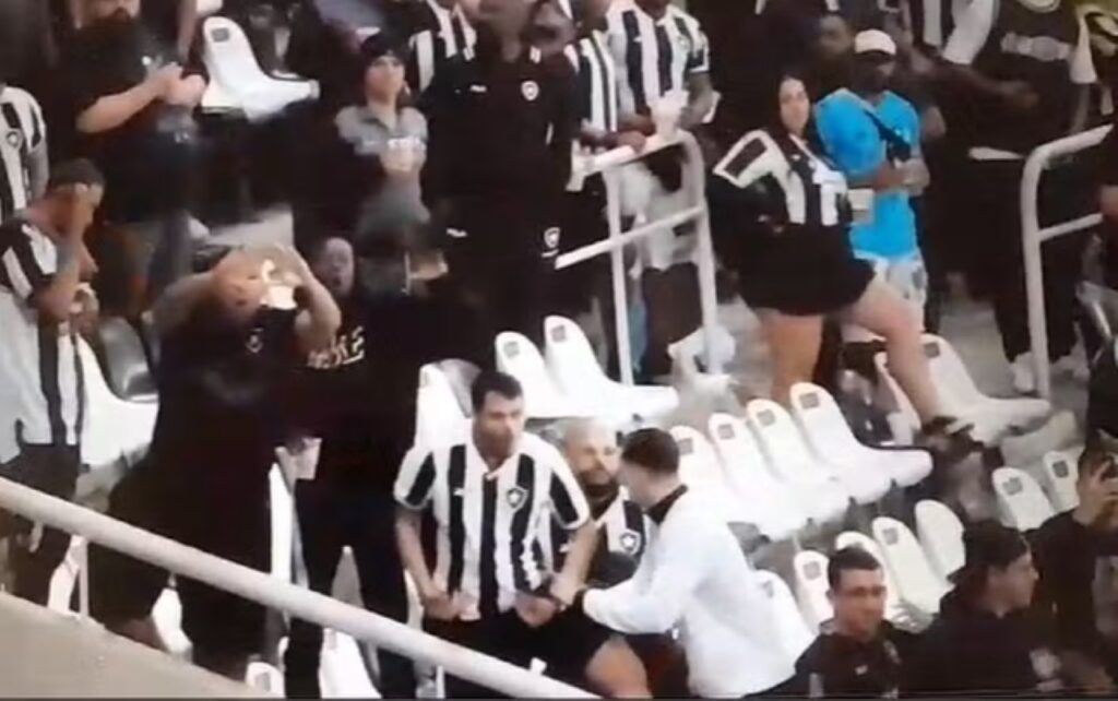 torcedores-do-botafogo-sao-denunciados-por-racismo-na-libertadores
