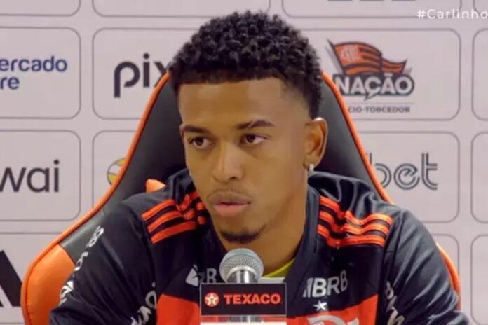 atacante-do-flamengo-e-suspenso-e-multado-pelo-stjd.-entenda