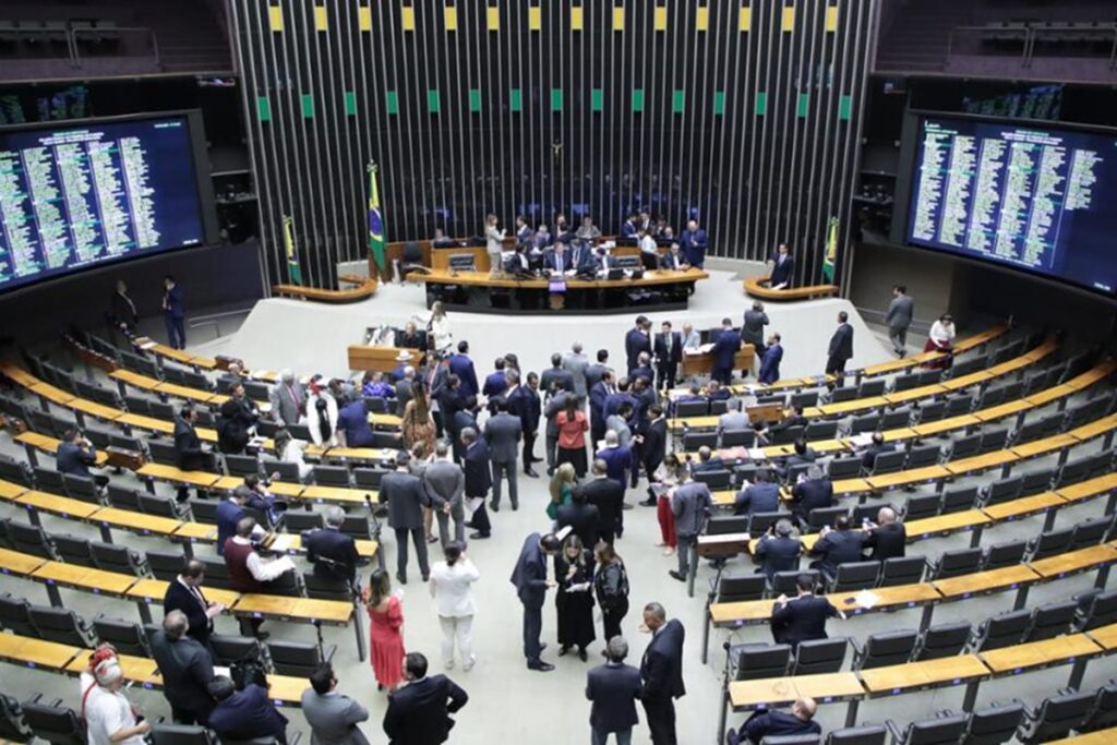 camara-aprova-projeto-que-aumenta-arrecadacao-em-r$-16-bi-em-2025