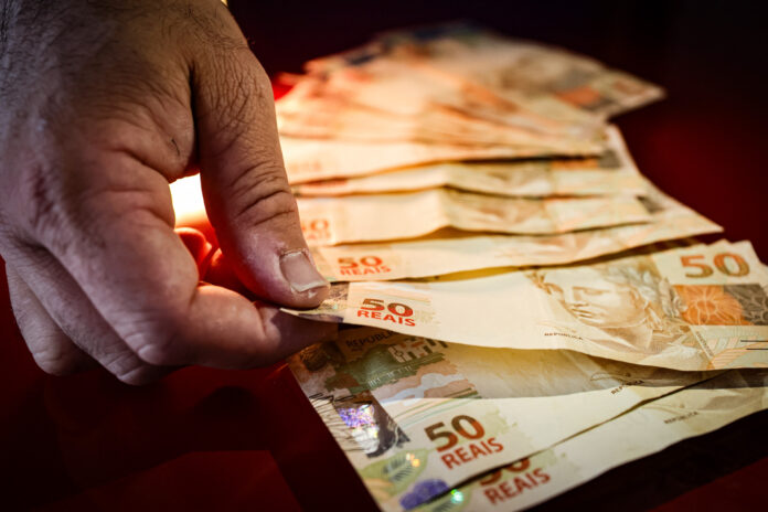 segunda-parcela-do-13o-deve-ser-paga-ate-esta-sexta;-saiba-quem-recebe