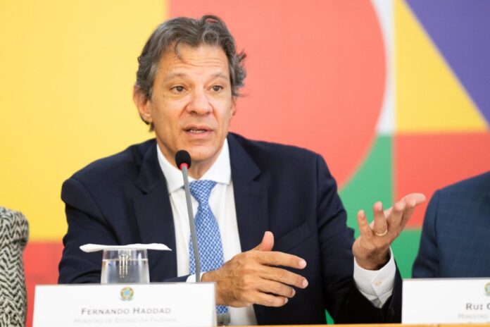 “temos-de-corrigir-essa-escorregada-que-o-dolar-deu”,-diz-haddad
