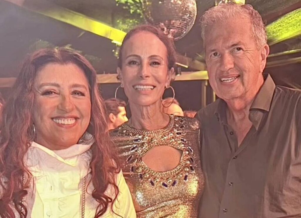 regina-case-prestigia-andrea-dellal-em-festa-de-70-anos
