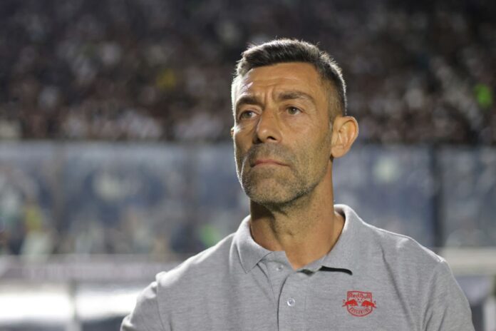 santos-anuncia-chegada-de-pedro-caixinha,-ex-treinador-do-bragantino
