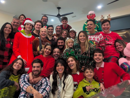 ilarie!-bruna-marquezine-e-joao-guilherme-passam-natal-com-xuxa-em-orlando