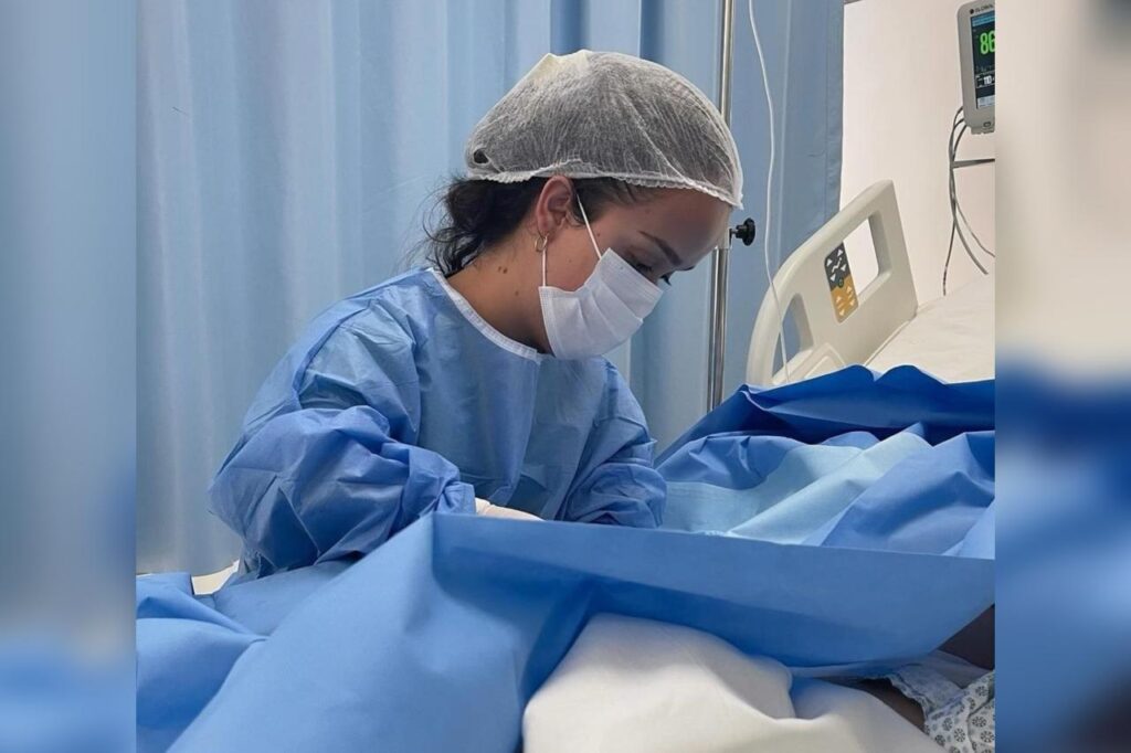 medica-com-nanismo-conta-desafios-vividos-na-carreira