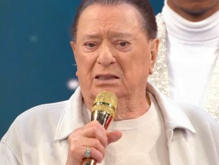 com-lagrimas-nos-olhos,-raul-gil-se-despede-e-faz-ultimo-programa-no-sbt