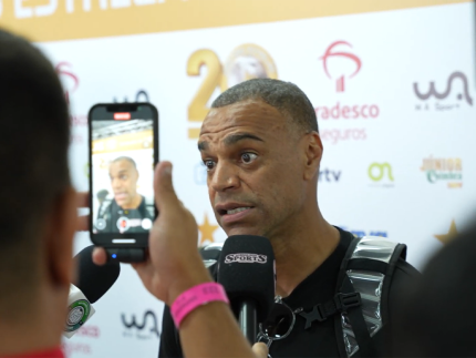 no-jogo-das-estrelas,-denilson-reencontra-amigos-e-fala-sobre-futuro-apos-saida-da-band