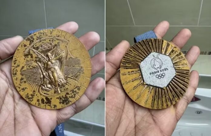 atletas-da-franca-mostram-estado-das-medalhas-dos-jogos-de-paris.-veja