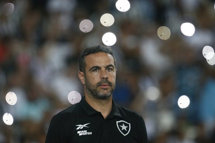 prestes-a-sair-do-botafogo,-artur-jorge-nao-confirma-destino