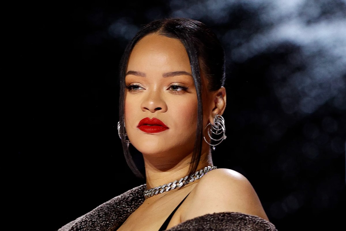 rihanna-revela-mudanca-na-relacao-com-bebidas-alcoolicas:-“nova-eu”