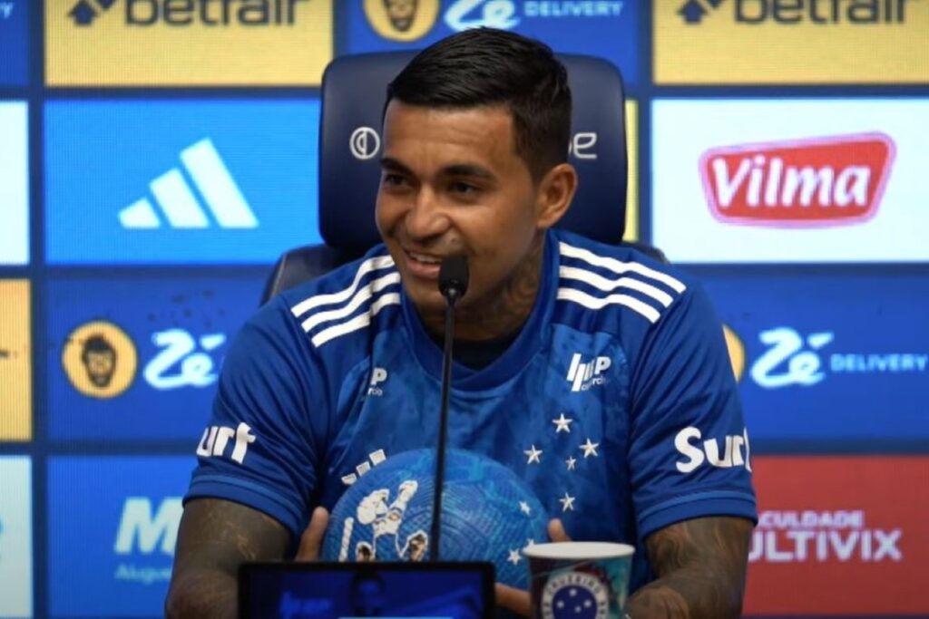 dudu-e-apresentado-no-cruzeiro-e-elogia-gabigol-antes-de-jogo-no-df