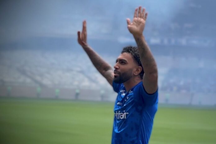 gabigol-e-apresentado-no-cruzeiro-com-festa-e-mineirao-lotado