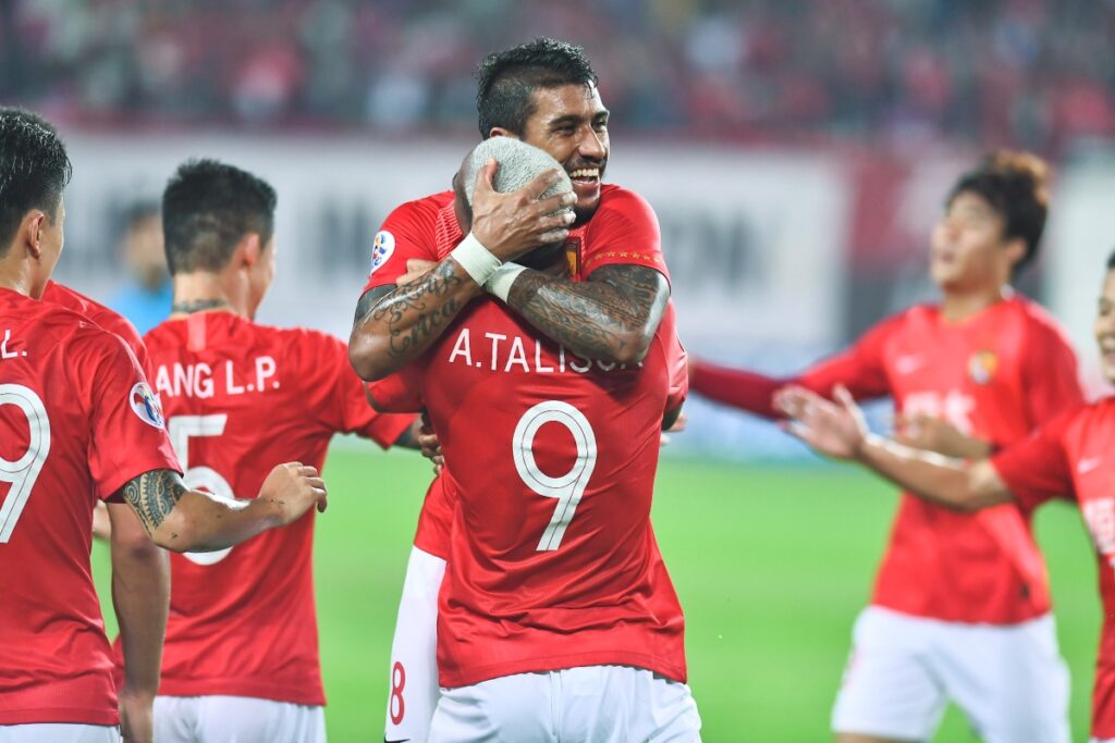 ex-clube-de-paulinho-e-felipao,-guangzhou-e-expulso-da-liga-chinesa