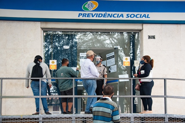 governo-discute-mexer-no-teto-de-juros-do-consignado-do-inss