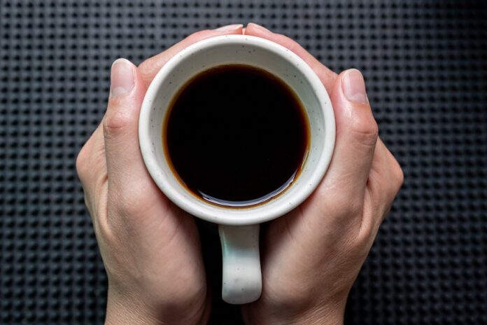 beber-cafe-ao-acordar-faz-mal?-tire-a-duvida-que-se-espalha-nas-redes