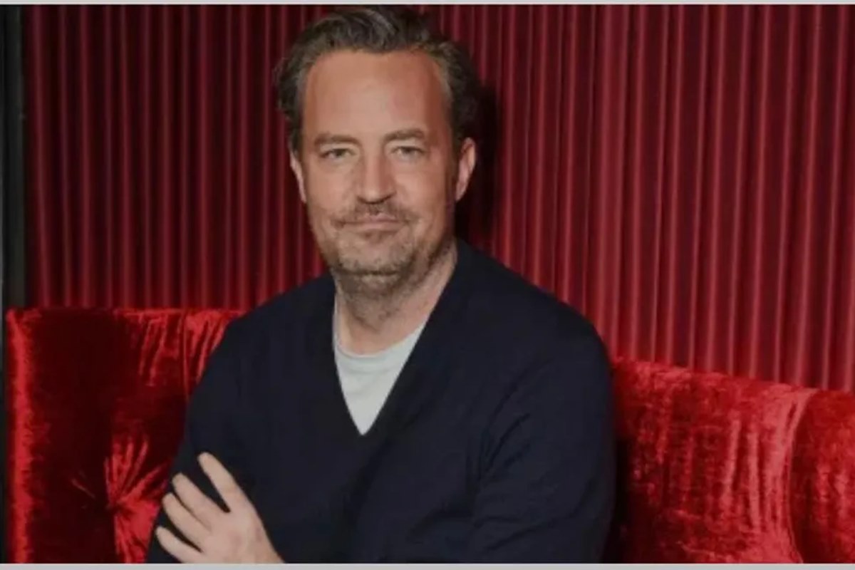 atriz-de-friends-acha-bilhete-escrito-por-matthew-perry-e-se-emociona