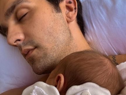 luan-santana-posta-registro-fofo-dormindo-com-serena:-“minha-princesa”