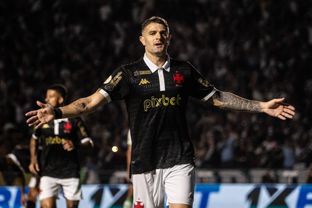 vegetti-e-esperanca-de-gols-do-vasco-contra-o-madureira