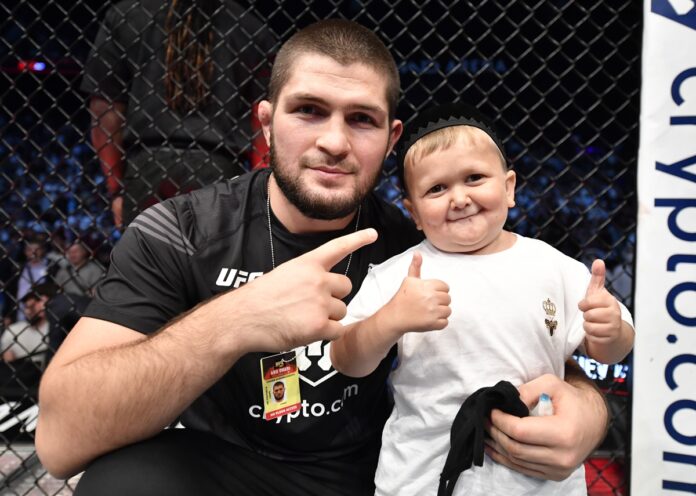 astro-do-ufc-e-expulso-de-voo-nos-eua-e-questiona-motivo
