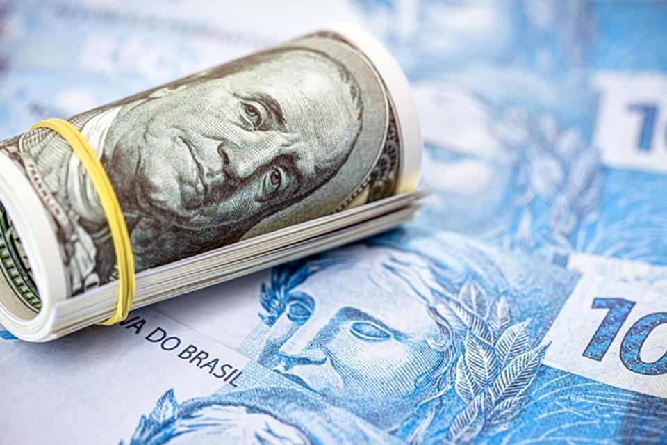 dolar-abre-a-r$-6,12,-oscila-entre-altas-e-baixas-e-chega-a-r$-6,13