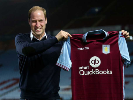principe-william-e-visto-confraternizando-com-torcedores-do-aston-villa-em-pub-de-londres